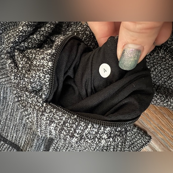 LULULEMON women’s daily yoga jacket (US 4) - Picture 6 of 6